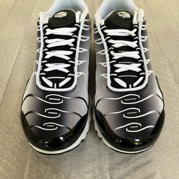Nike Air Max Plus sneakers (NIB) - Picture 9 of 12